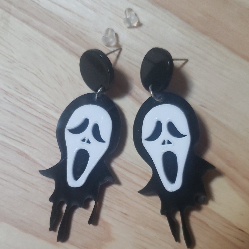 Halloween Black and White Ghost Acrylic Drop Earrings nwot